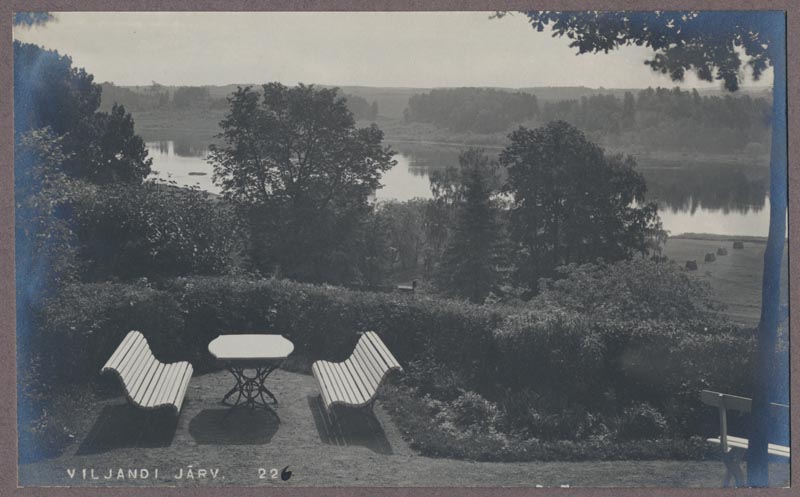 foto albumis, Viljandi, Lutsu tn 3 aed, u 1910, foto J. Riet