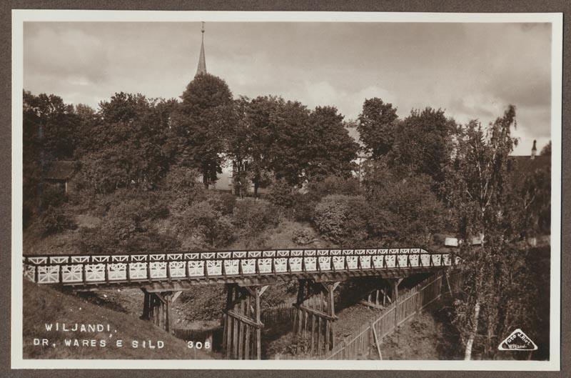 foto albumis, Viljandi, lossimäed, Varese sild, eemal Jaani kirik, u 1930, foto J. Riet