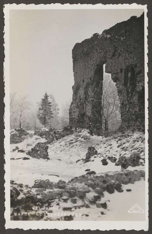 foto albumis, Viljandi, lossimäed, Kaevumägi, osa Suurmüürist, talv, u 1930, foto J. Riet