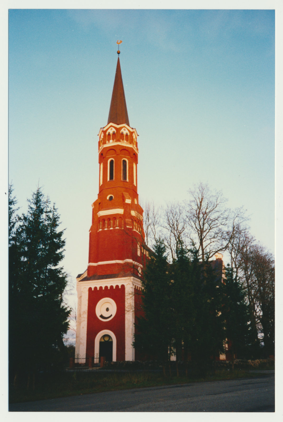 värvifoto, Halliste khk, Halliste kirik, 1993, foto J. Pihlak