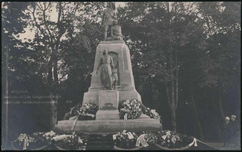 fotopostkaart, Viljandi, Eesti Vabadussõjas langenute mälestussammas, avamine, pärjad, 19.09.1926, foto J. Riet (Wiljandi)