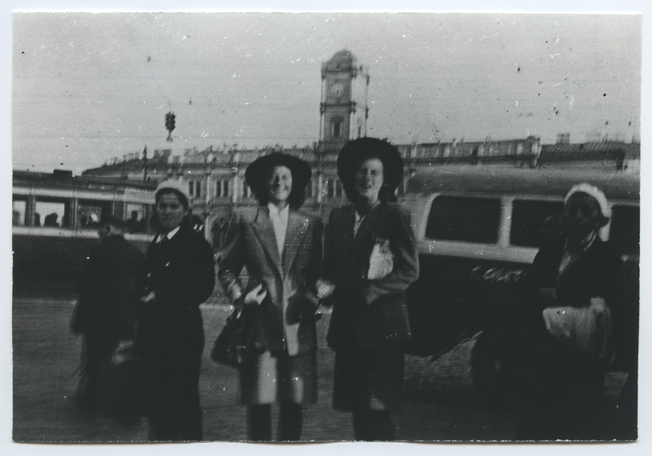 Students of library and bibliography at the study excursion at Leningrad u.c. On the 2nd half of 1940s