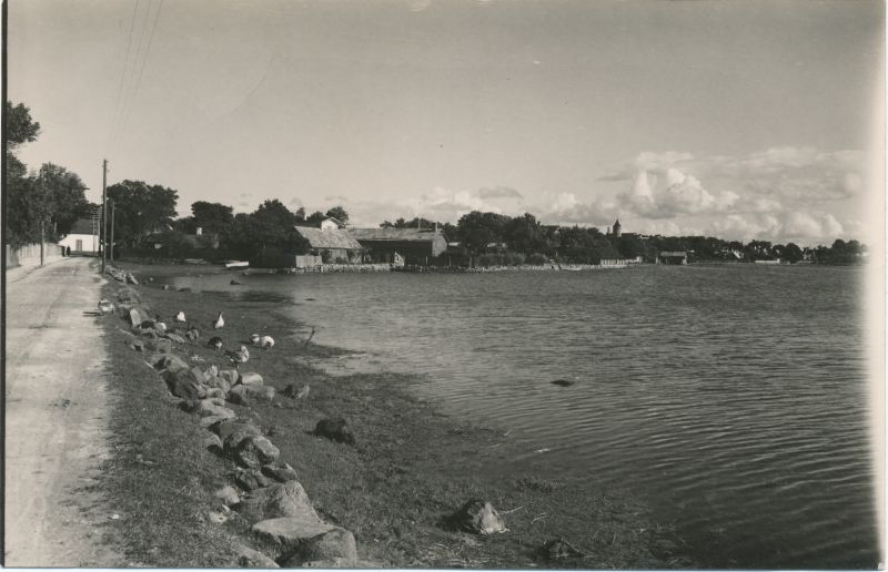 Foto. Vaade piki Uus-Sadama tänavat vanalinna suunas. Kuulunud kapten Harald Dampffile. Albumis HM 8466:1.