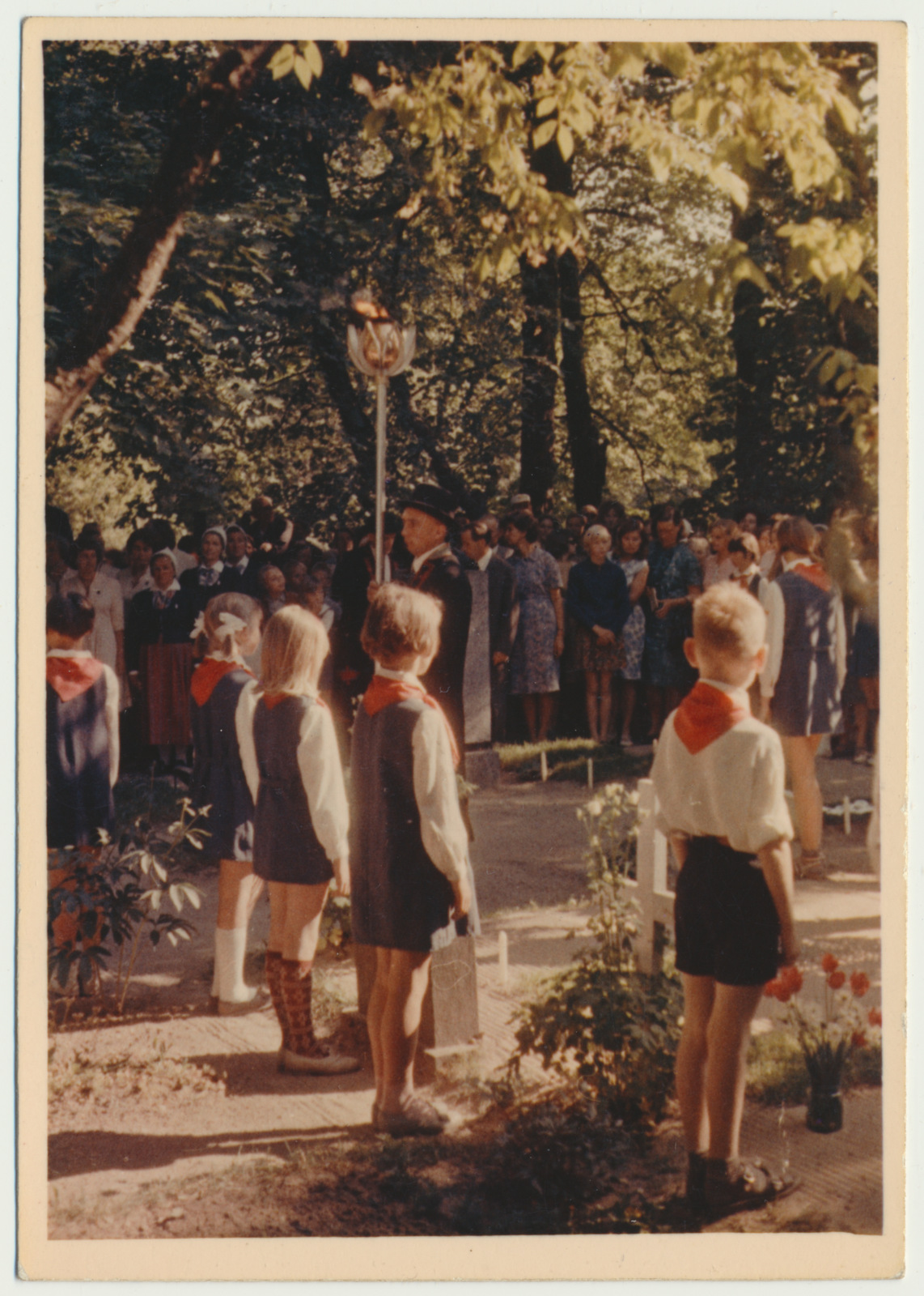 värvifoto, Viljandimaa, Suure-Jaani, 1969. juubelilaulupeo tuli, foto J. Jõeveer