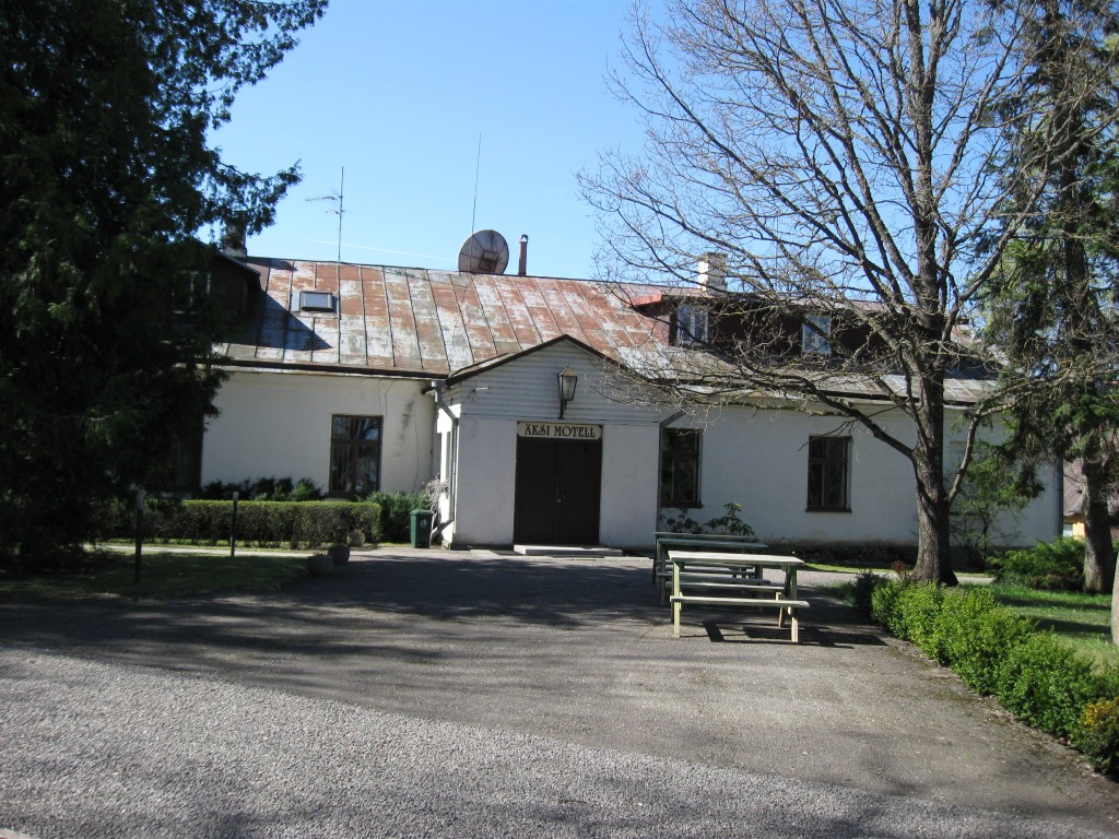 The main building of the pastorate of Äksi