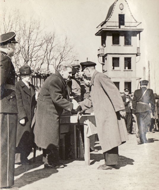 Autasustamine enne Pärnu tuletõrjeparaadi