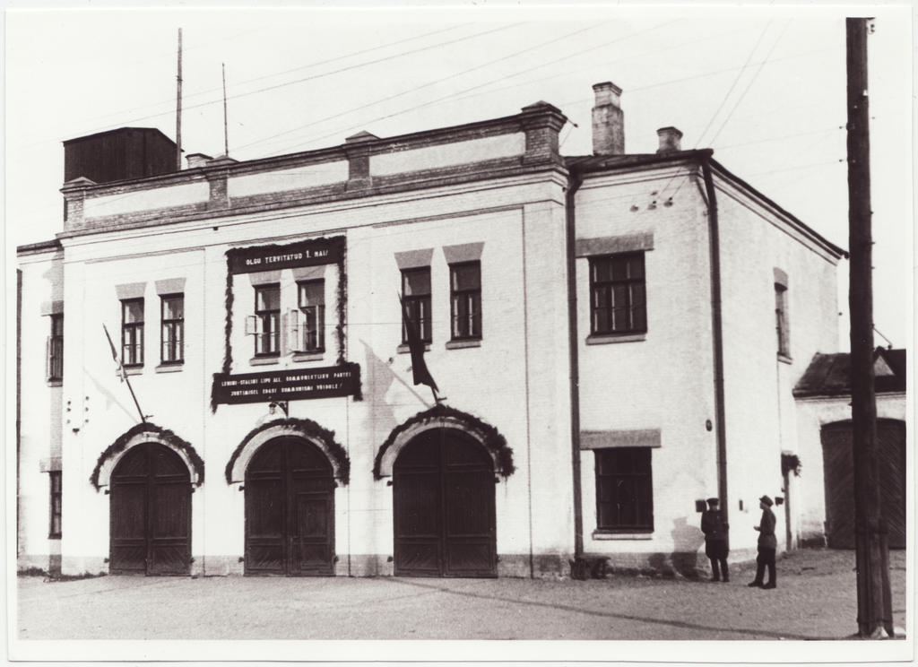 III ÜSTK hoone Ankru tänav 12 1. mai puhul pidurüüs, 1953.a.