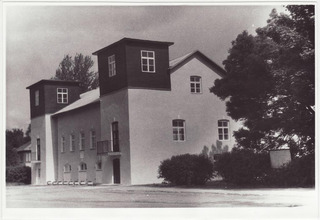 Ambla endine pritsimaja (praegune kultuurimaja), 1996.a.