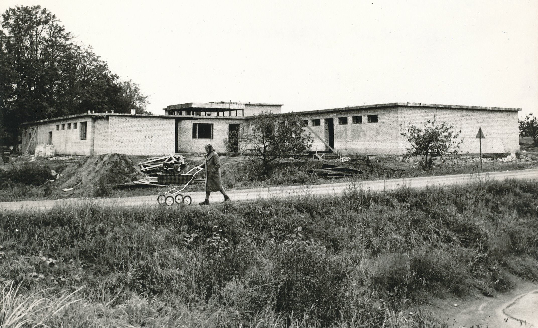 Foto. Ehitatav kaubanduskeskus  "Edasi" kolhoosis, valmis 1973.a.