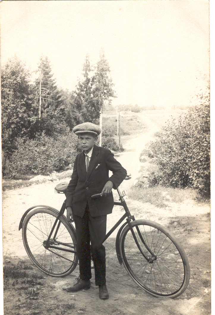 Foto Herbert Sindist jalgrattaga   16.juulil 1925.a.