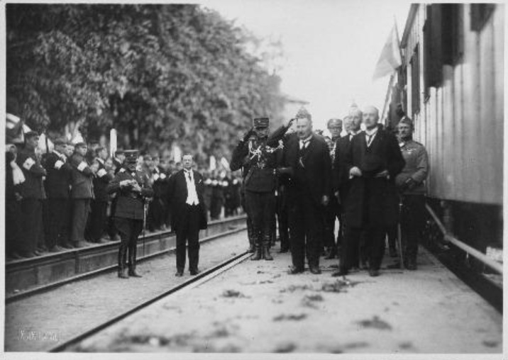 President of Finland Relander, Estonian Senior of State Jaakson, along with the senders on the way to Tartu. Intersection at Jõgeva Station. May 1925