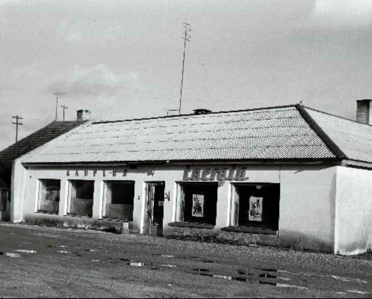 Outdoor view of Jõgeva exhibition sophois store. 11.1969