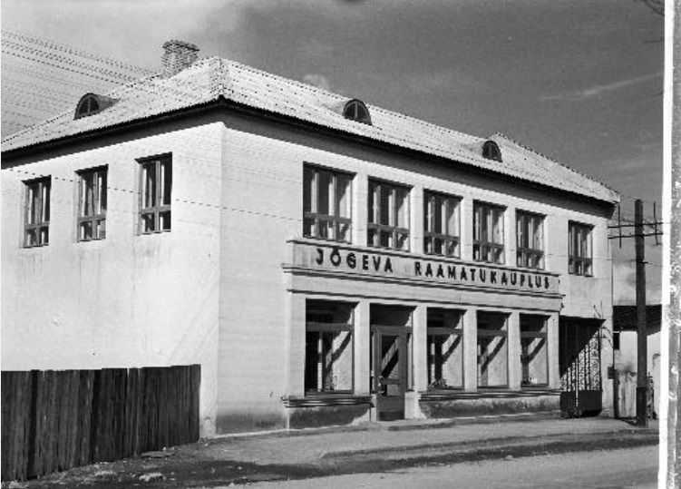 External view of Jõgeva bookstore in 1961