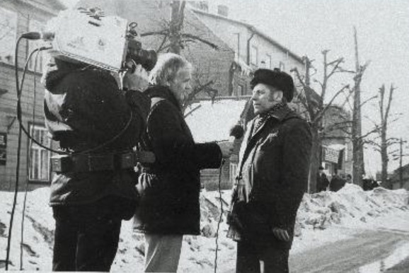The commentator of Estonian Television Mati Talvik believes the Chairman of the Executive Committee of the Jõgeva City Rsn Sulev Noormäge for the "Citizen Interest" series. Camera operator t. Jürgens. 03.1984