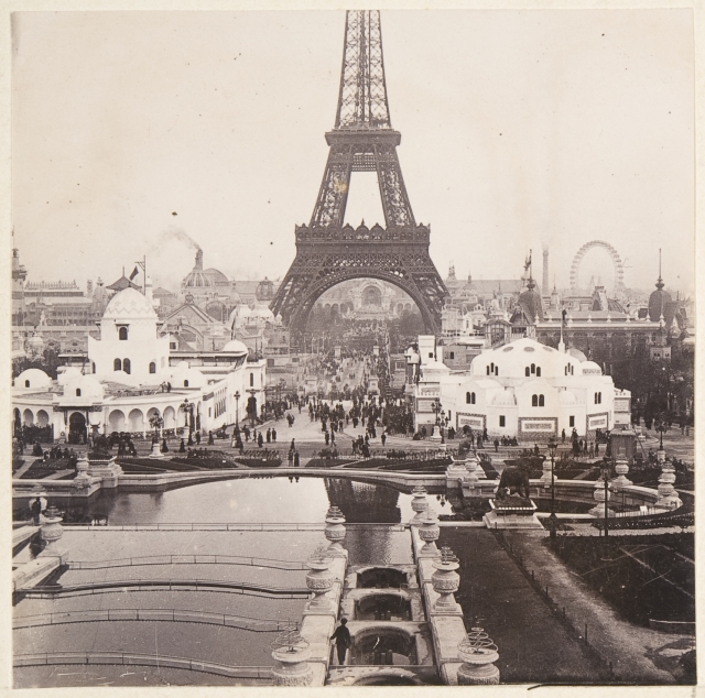 Pariisin maailmannäyttely; Taustalla Eiffel-torni