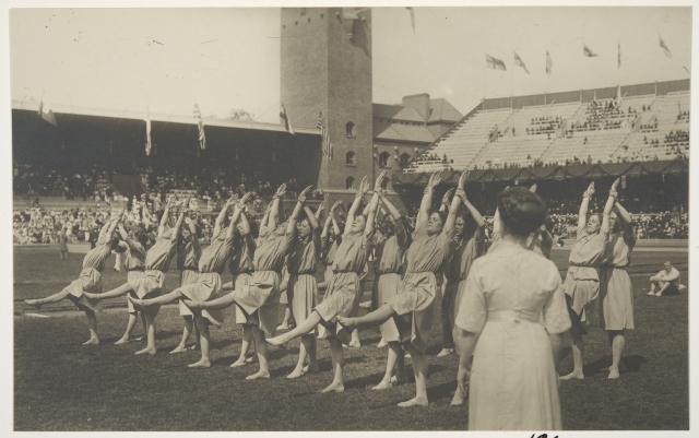 Finnish women's contestants are present at the Stockholm Olympics; the women's contest was one of the types of exhibitions of the Olympics.