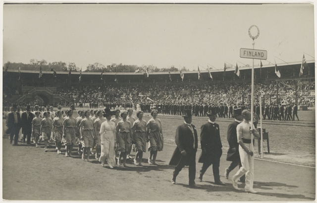 Finnish Women's Forces team at the Stockholm Olympics; Opening Parade
