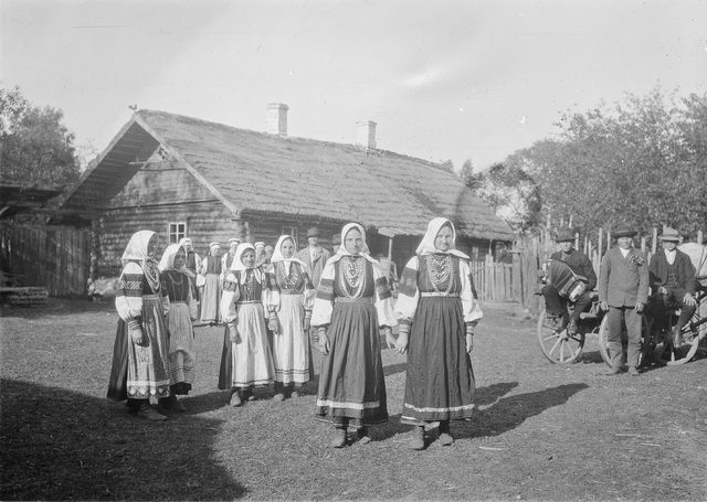 Young women "frequent" or dance