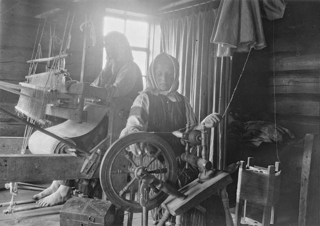 The lady wears fabric and the servant prepares fabric