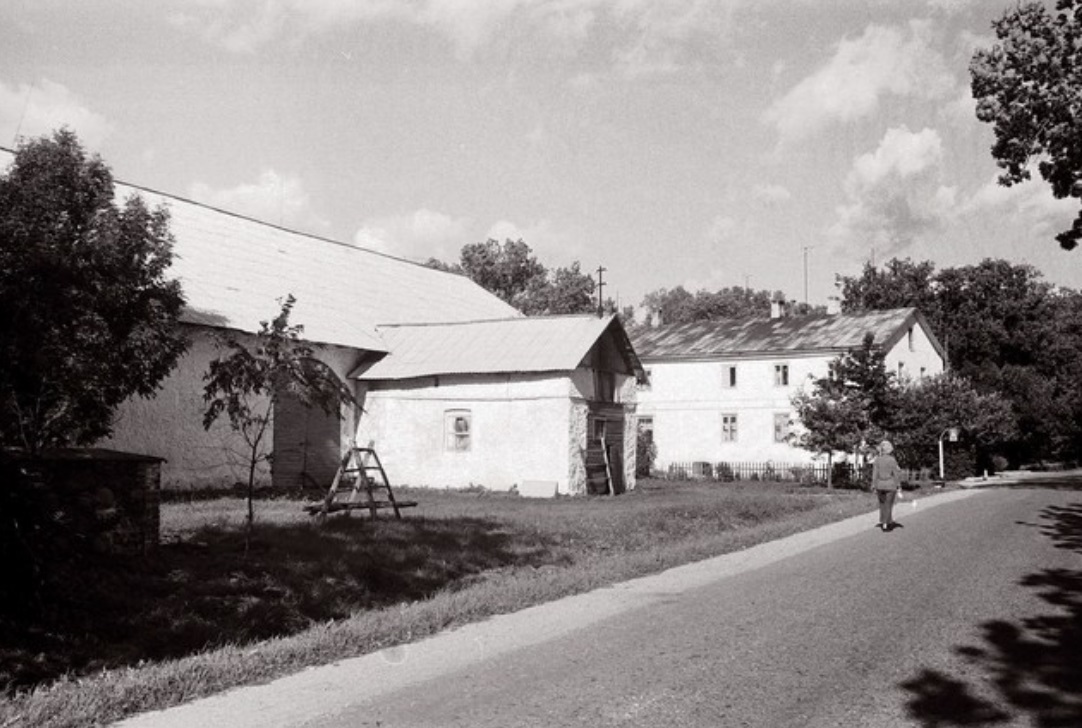 Kuremaa Manor on the right 1972
