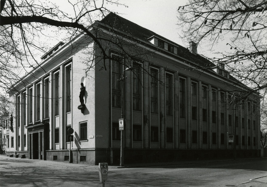 Eesti Panga hoone Tartus, vaade nurgalt. Arhitektid Arnold Matteus, Karl Burman