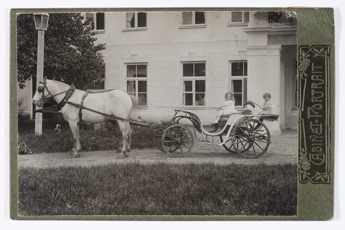 Vigala paruni lapsed lossi ees 1913. Vigala khk ja v