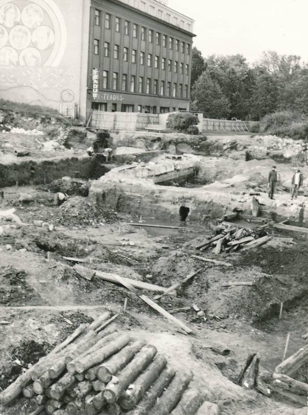Kaubahalli ehitusplats, taga Ülikooli 1. Tartu, 1988-1989.