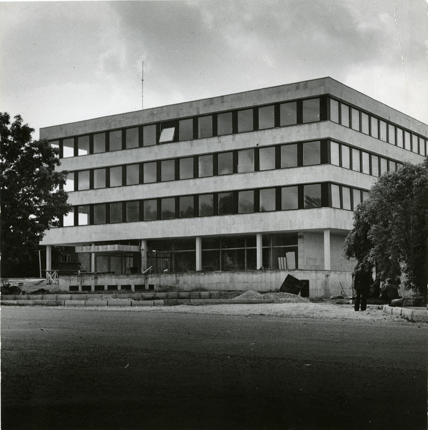 Admin- ja kaubanduskeskus Raplas, ehitusaegne vaade. Arhitekt Helgi Margna