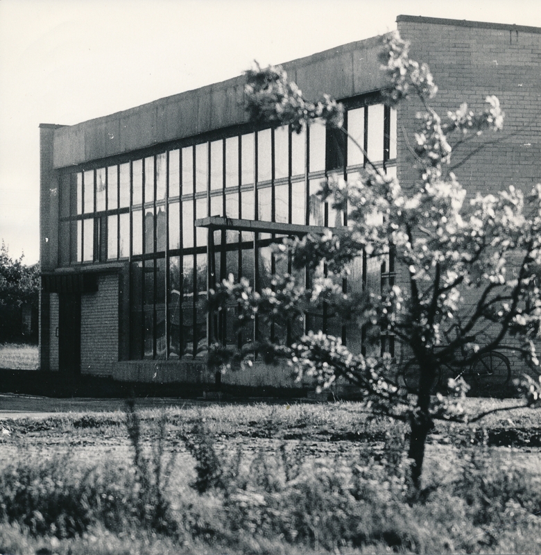 foto, Viljandi, Tallinna tn autoteenindus'e hoone, 1974 foto E. Veliste