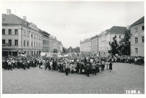 Balti kett, miiting Tartu raekoja platsil 1989a.