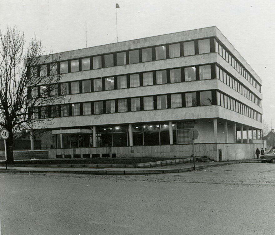 Rapla haldushoone (maavalitsus), vaade. Arhitekt Helgi Margna