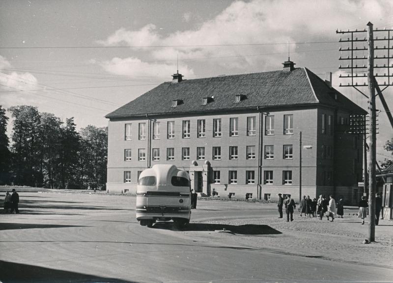 foto, Viljandi, Nõukogude väljak (adminhoone), Tallinna-Vaksali ristmik, 09.1960 F A. Kiisla