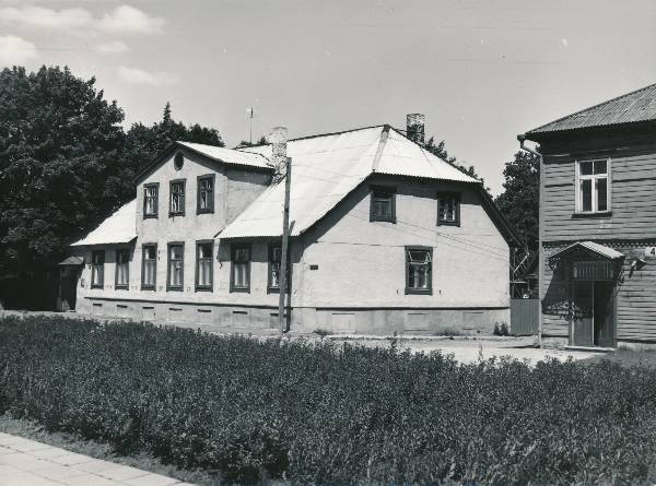 Maja Tartus Struve 2, Eesti Loodusuurijate Seltsi Tartu osakonna maja 1980ndatel.