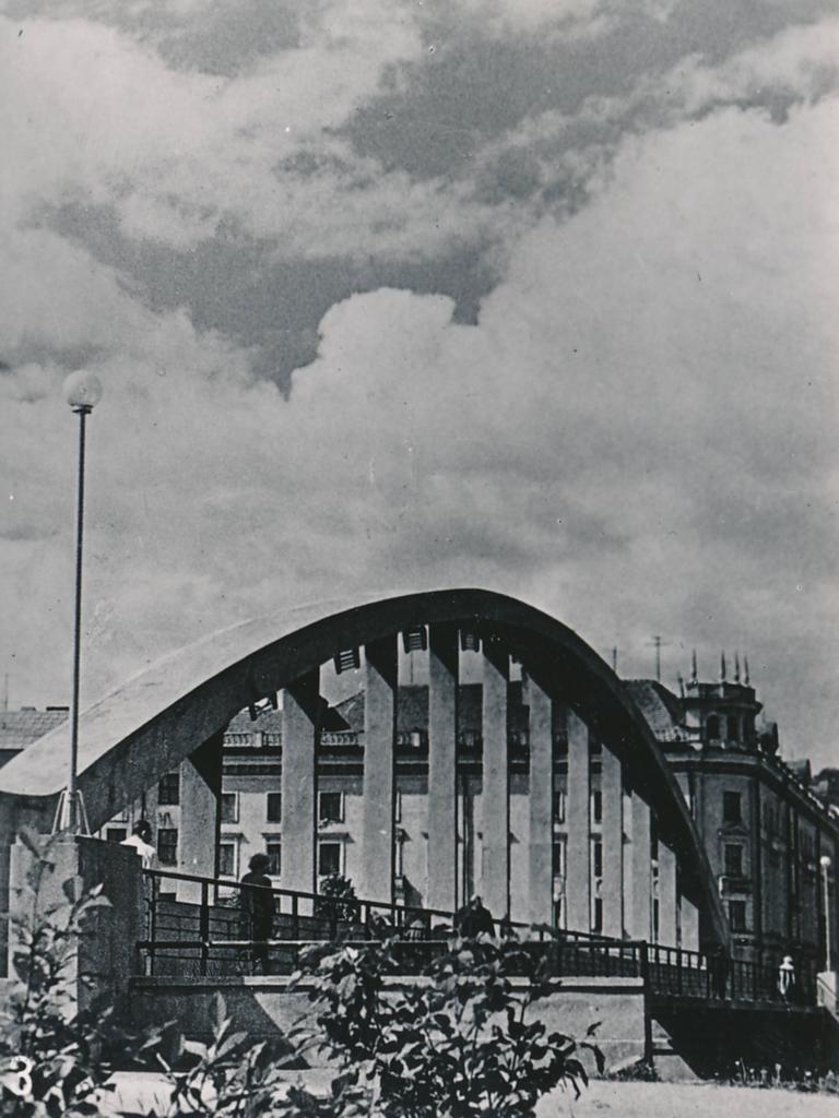 Piltpostkaart. Jalakäijate sild (Kaarsild) Tartus. 1960ndatel.