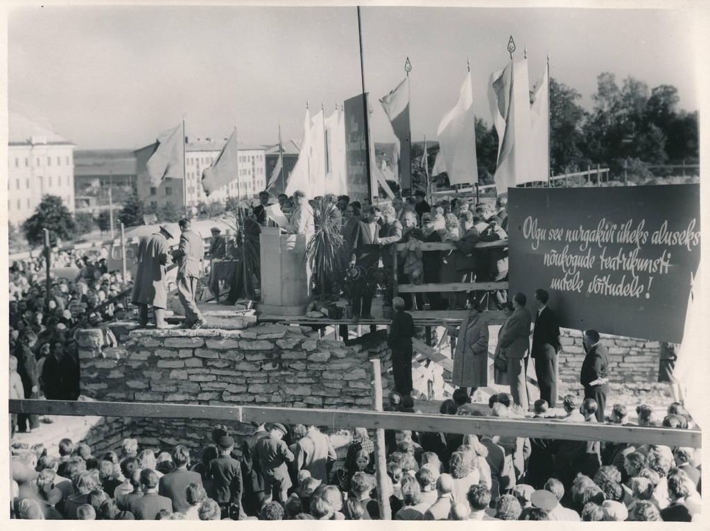 Teater Vanemuine. Uue teatrihoone nurgakivi panek (Vanemuise 6). Tartu, 18.09.1960.