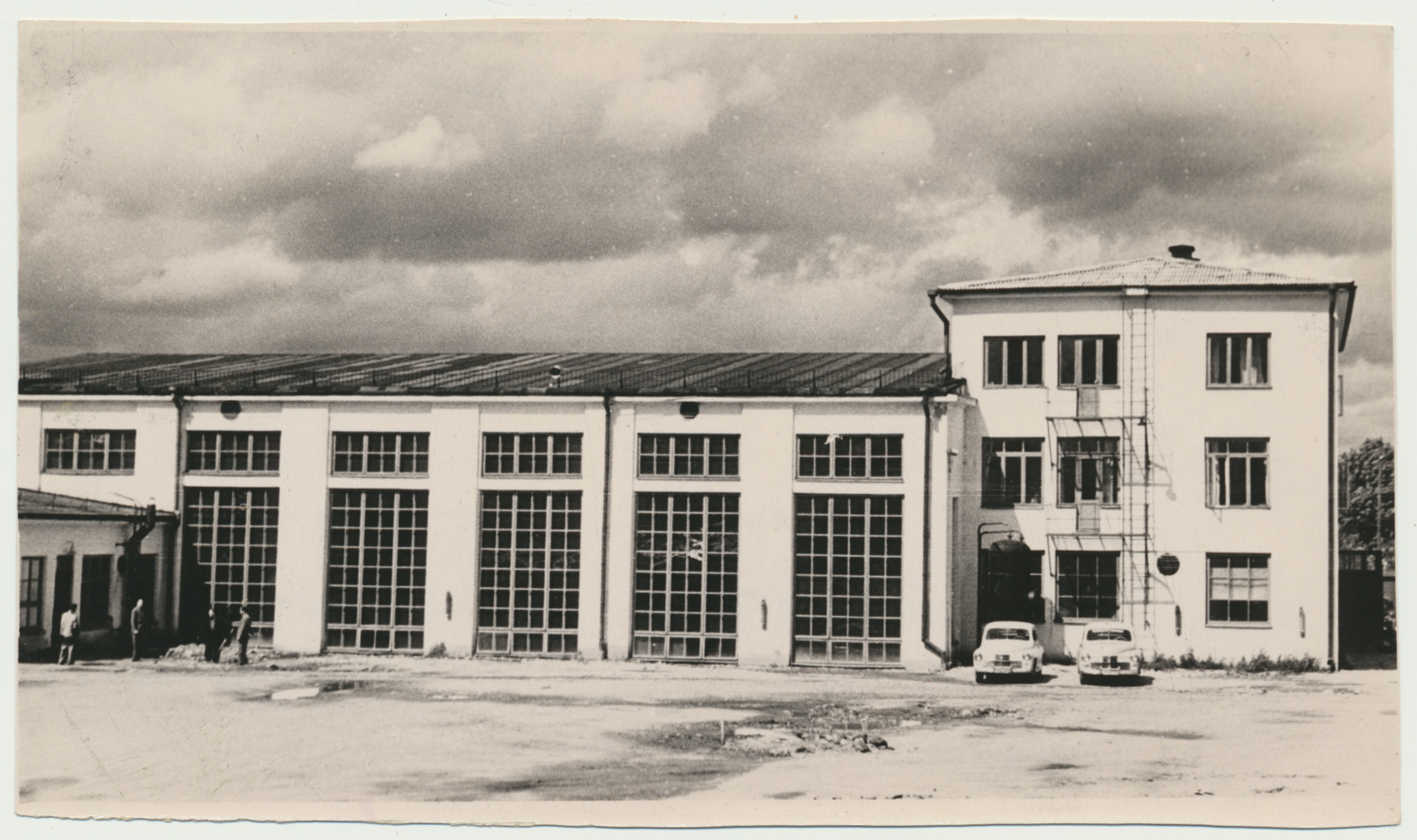 foto, Viljandi, Uku tn 1a, Autobaas nr. 8 remondihall, u 1960, foto E. Veliste