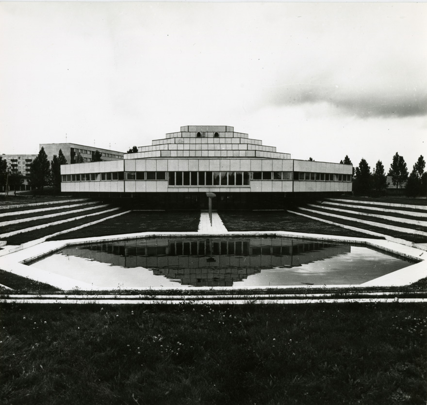 Rapla KEK-i administratiivhoone. Arhitekt Toomas Rein, insenerid Jaan Port ja Aulo Padar