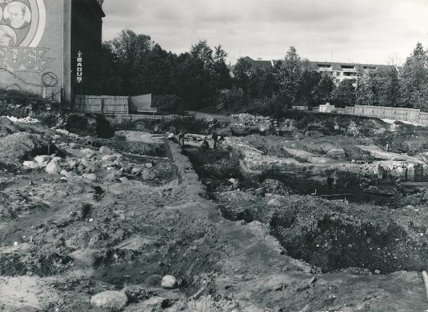 Kaubahalli ehitusplats, kõrval Ülikooli 1. Tartu, 1988-1989.