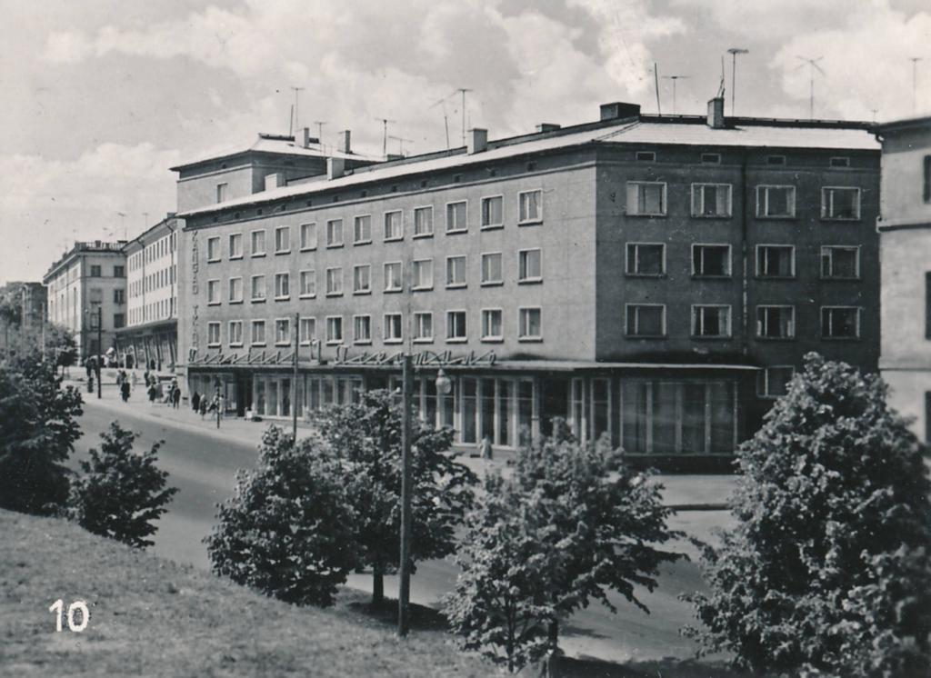 Kangapood Tekstiil (Riia 9; arh. R.-L-Kivi). Tartu, 1964.