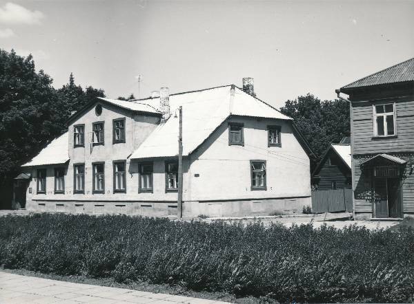 Maja Tartus Struve 2, Eesti Loodusuurijate Seltsi Tartu osakonna maja 1980ndatel.