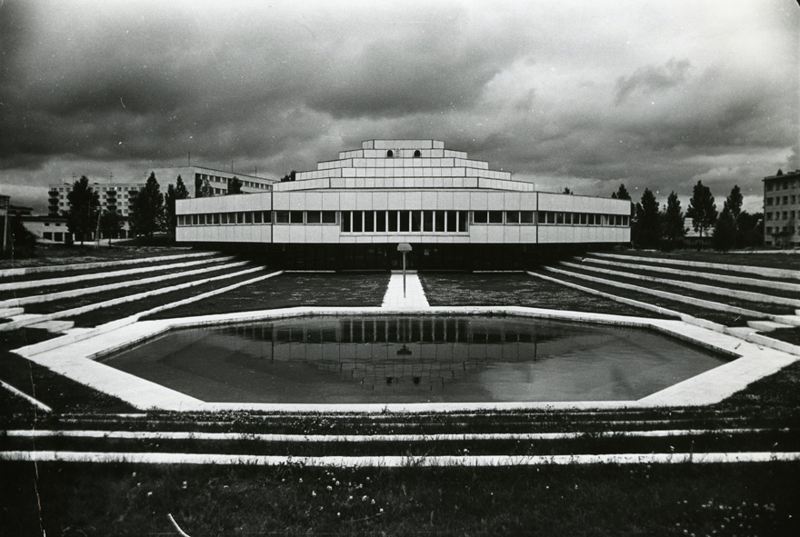 Rapla KEK-i administratiivhoone. Arhitekt Toomas Rein, insenerid Jaan Port ja Aulo Padar