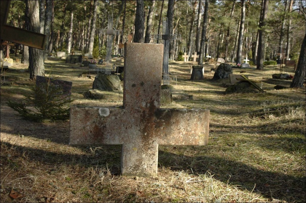 Emmaste cemetery