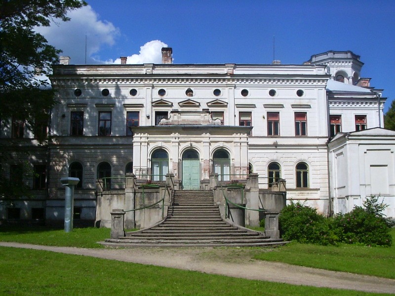 Main building of Puurman Manor