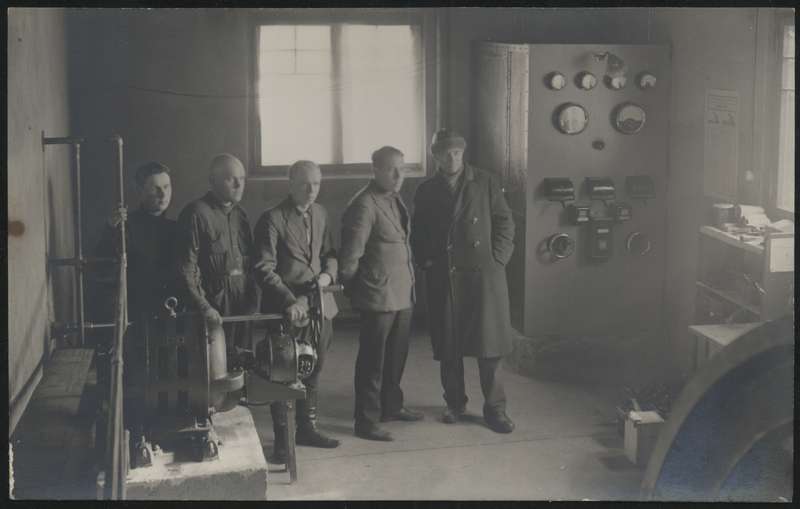 fotopostkaart, Suure-Jaani khk, Suure-Jaani, piimatööstus, sisevaade, mehed, u 1930?, foto H. Kuhlbusch