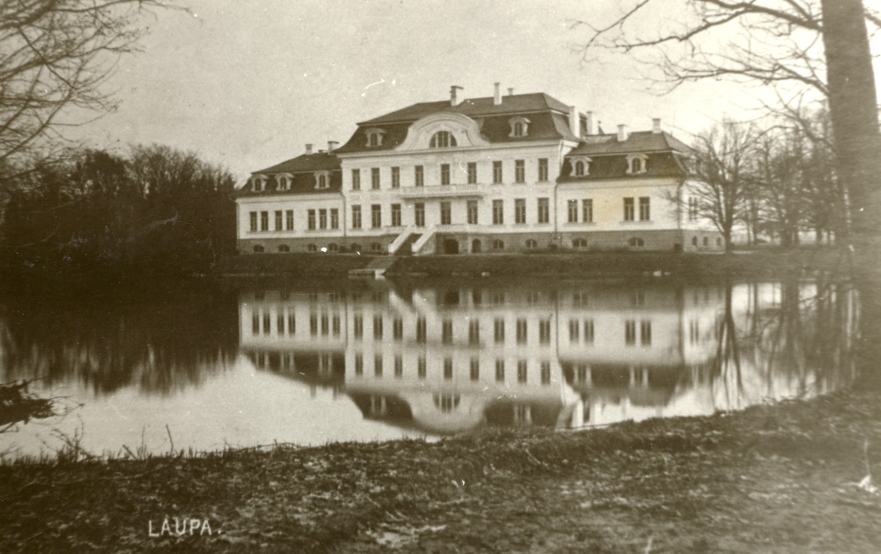 Laupa mõis