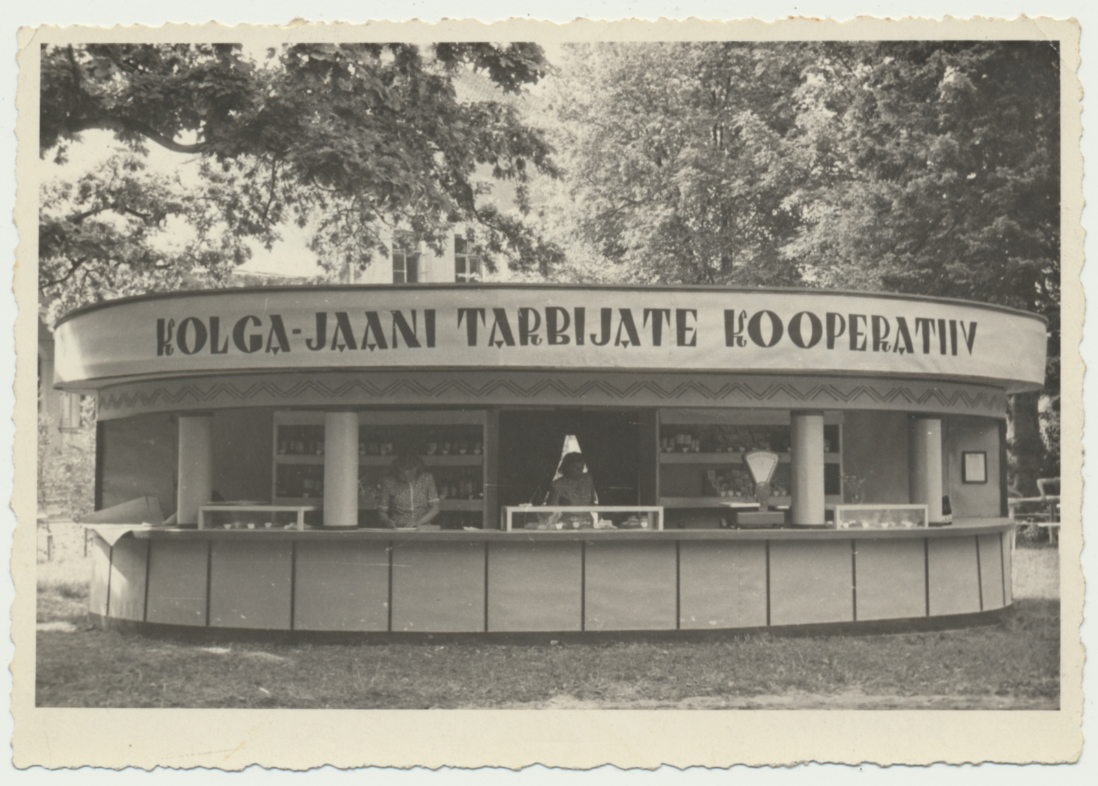 foto, Viljandimaa, Kolga-Jaani Tarbijate Kooperatiivi välikiosk, Viljandis, 1948