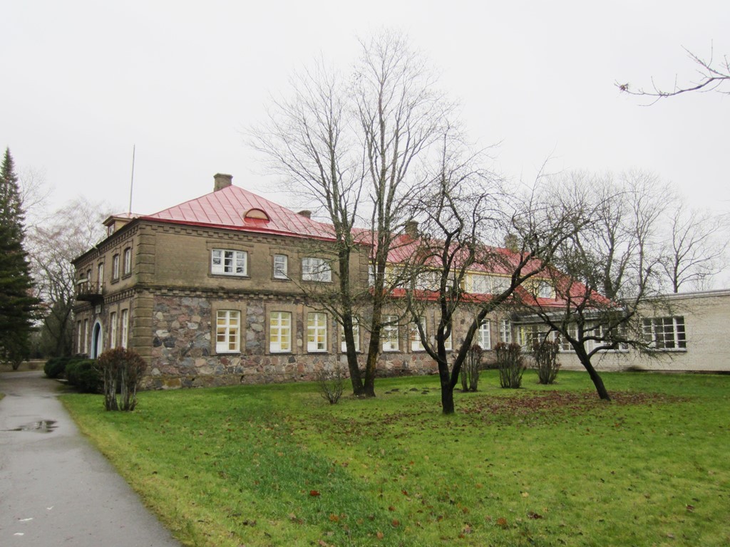 School building in Laekvere
