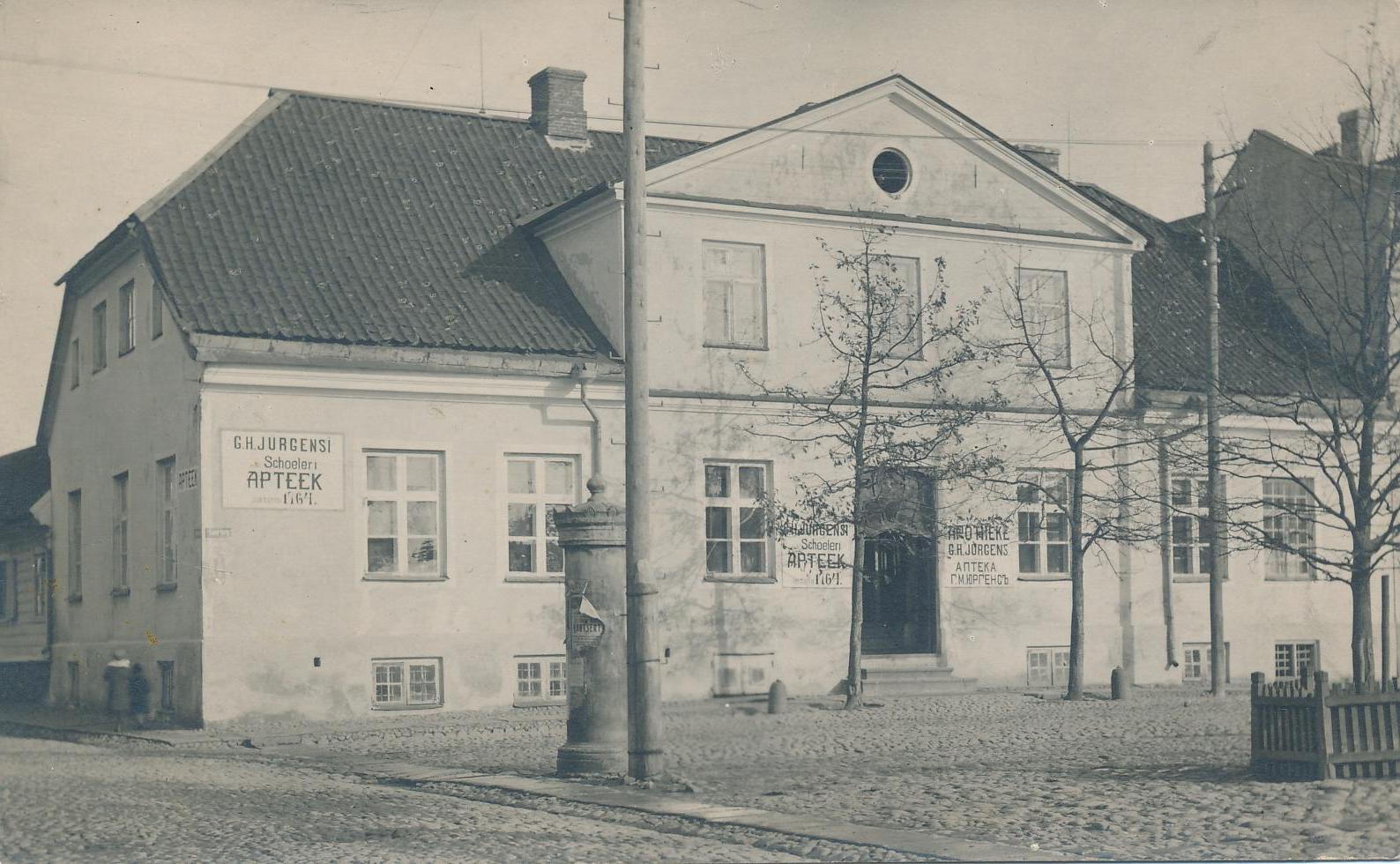 foto, Viljandi, Suurturg 12 (Laidoneri plats 10), G. H. Jürgens'i apteek u 1925
