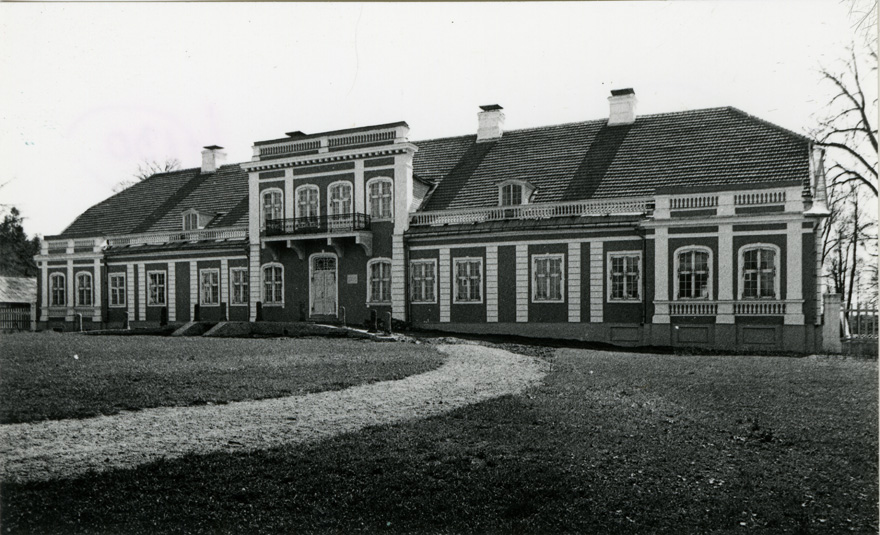 Sagadi mõisa peahoone, fassaadivaade. Ehitusmeister J. N. Vogel; ehitusmeister Bindriem