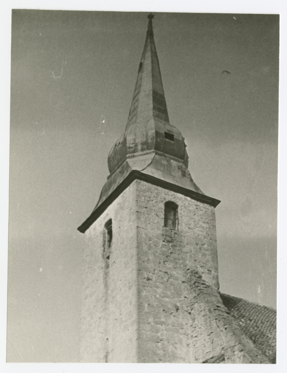 Kaarma kiriku torn